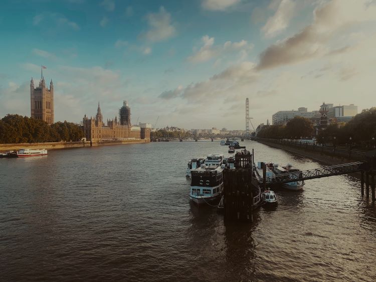 Lambeth river and buildings