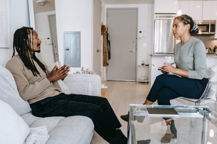 Patient and therapist having a serious conversation at a drug and alcohol rehab in Maidstone