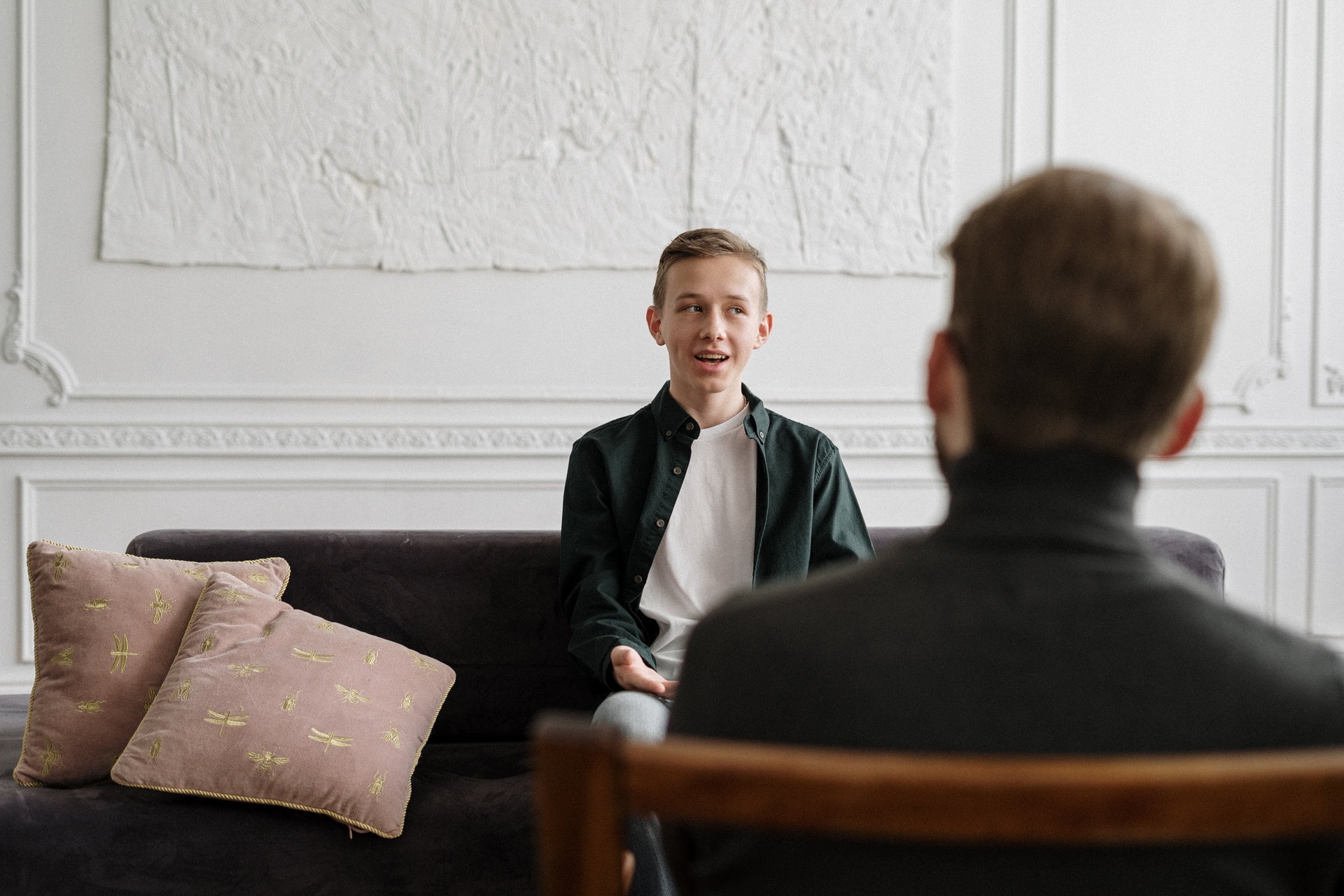 Younger patient talking to a therapist at a drug and alcohol rehab clinic in East Yorkshire