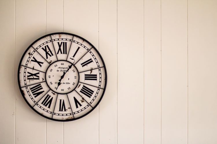 Wall clock at a drug and alcohol rehab in Cardiff or near Cardiff